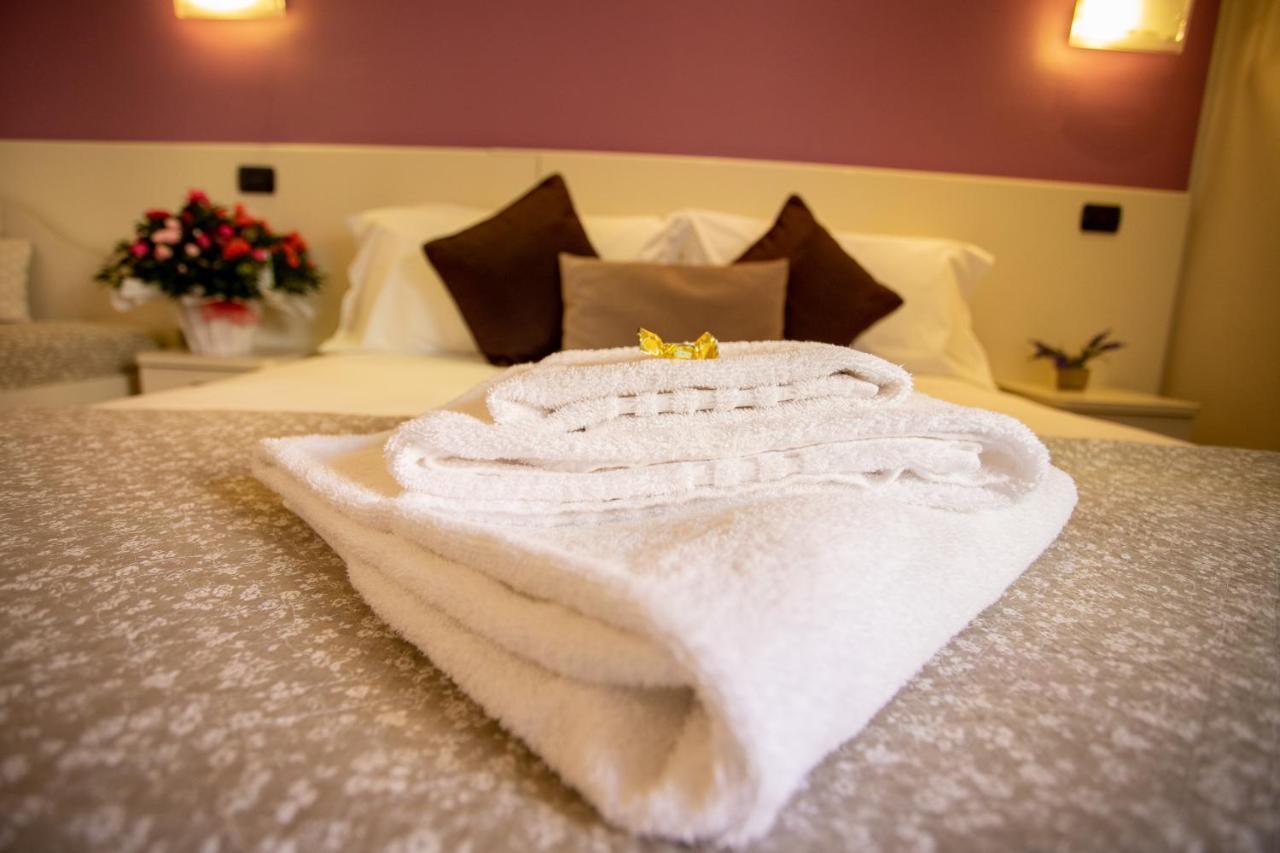 Il Piccolo Piacenza Hotel Екстериор снимка