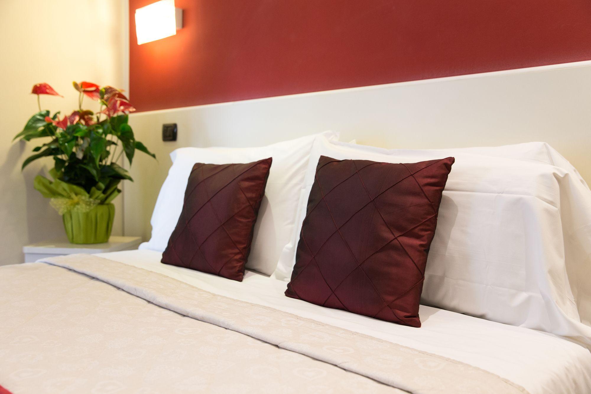 Il Piccolo Piacenza Hotel Екстериор снимка