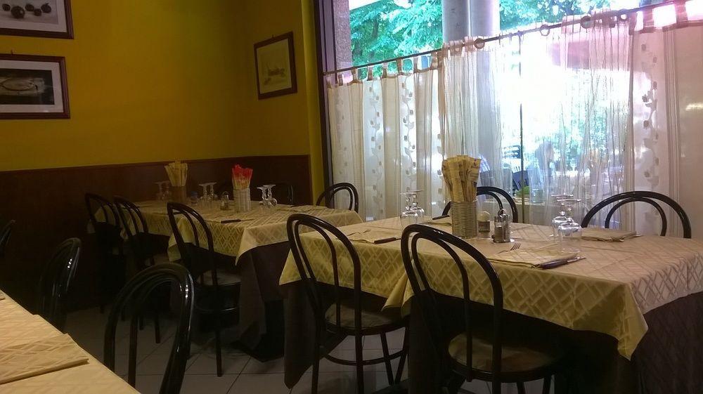Il Piccolo Piacenza Hotel Екстериор снимка